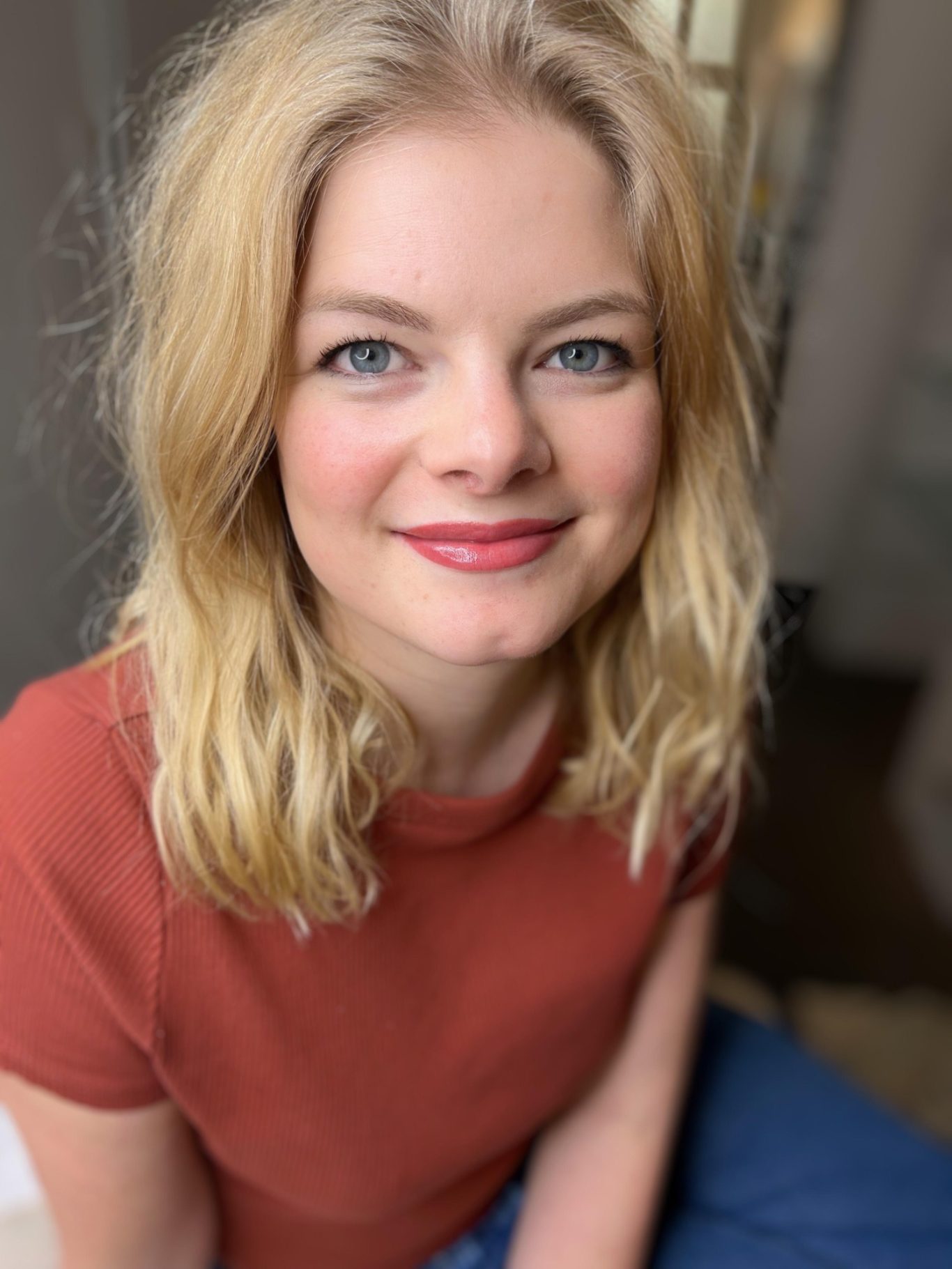 Verheilte Powderbrows und frische Lippenschattierung