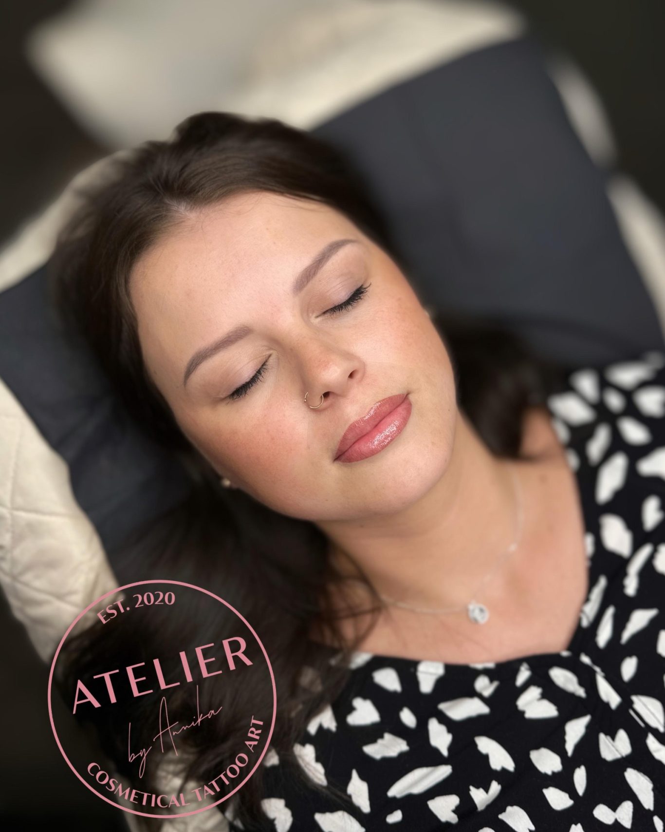 Verheilte Powderbrows ca. 2 Jahre alt und frische Lippenschattierung